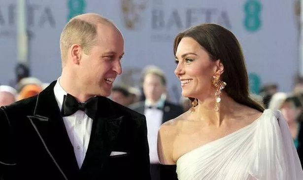 Prince William’s Hilarious Joke About Kate’s Outfit Leaves the Internet in Tears!